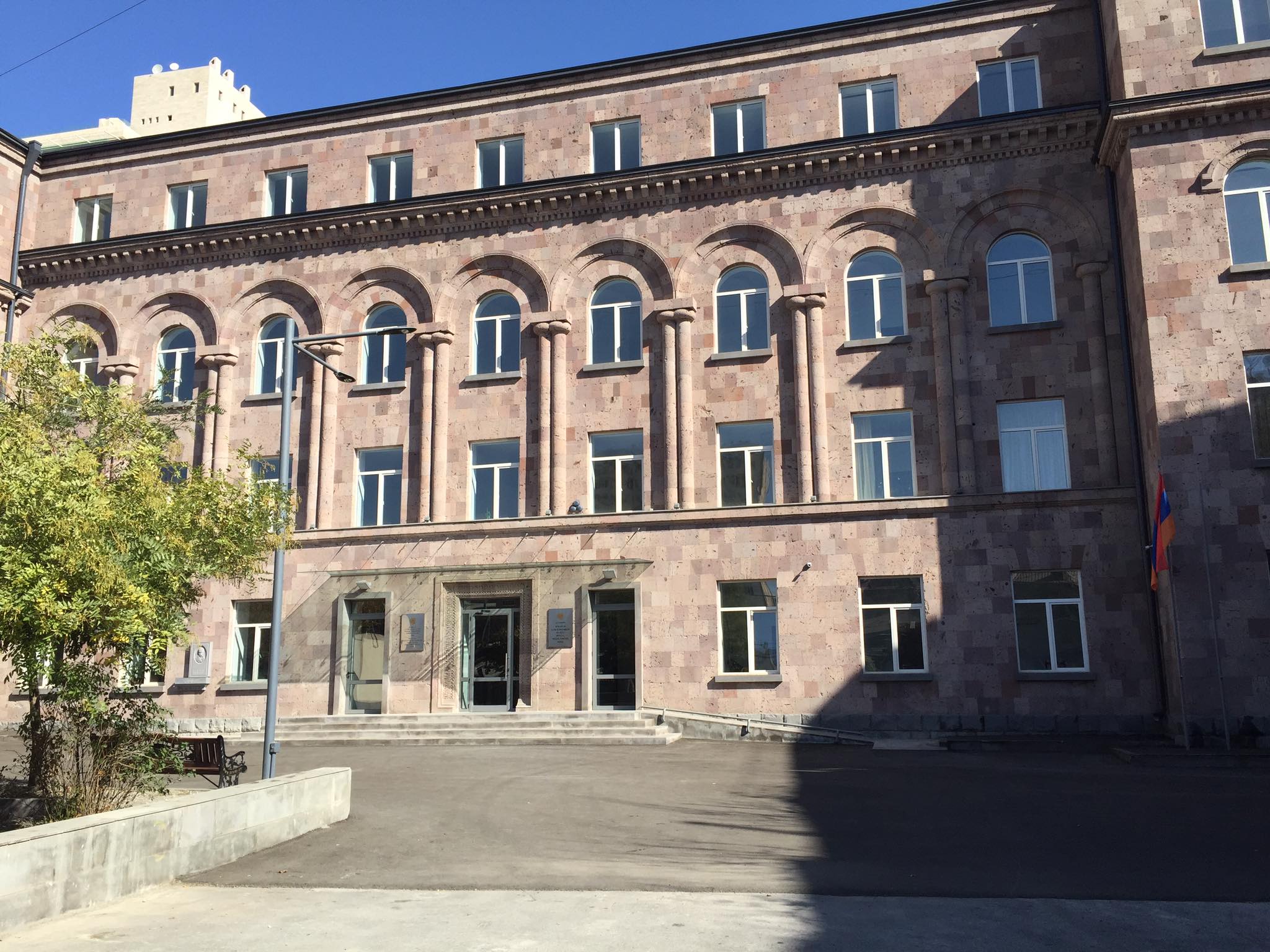 Դպրոցի շենքը